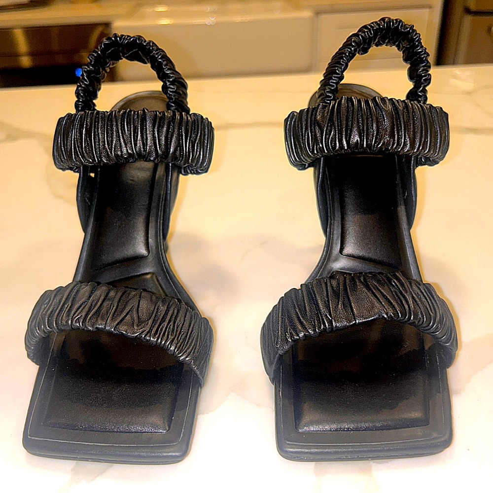 GIANNI BINI - LEATHER SCRUNCHY HEELS — SIZE 8 — BRAND NEW WITHOUT BOX!